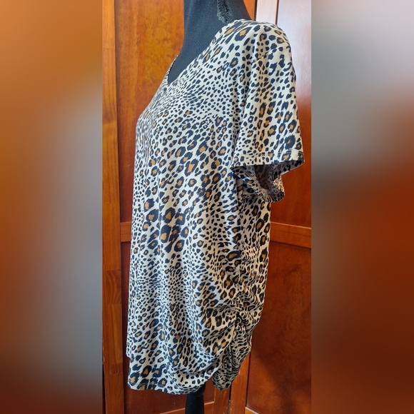 TIME and TRU leopard print maternity top. Size XXL/2X/ (20) - Picture 3 of 5